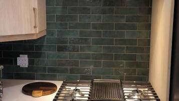 雪櫃、微波爐、焗爐、爐具