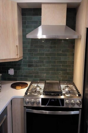 冰箱、微波炉、烤箱、炉灶