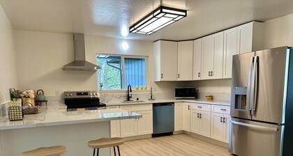 Beautiful 4 BD home, 1.5 Miles from the Beach