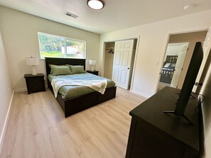 4 bedrooms, free WiFi, bed sheets