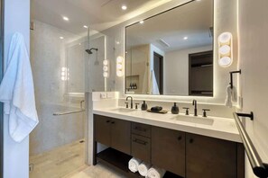 Shower, hair dryer - Luxury 4BR in Quivira - Pool, Jacuzzi, Views, Golf (Cabo San Lucas)