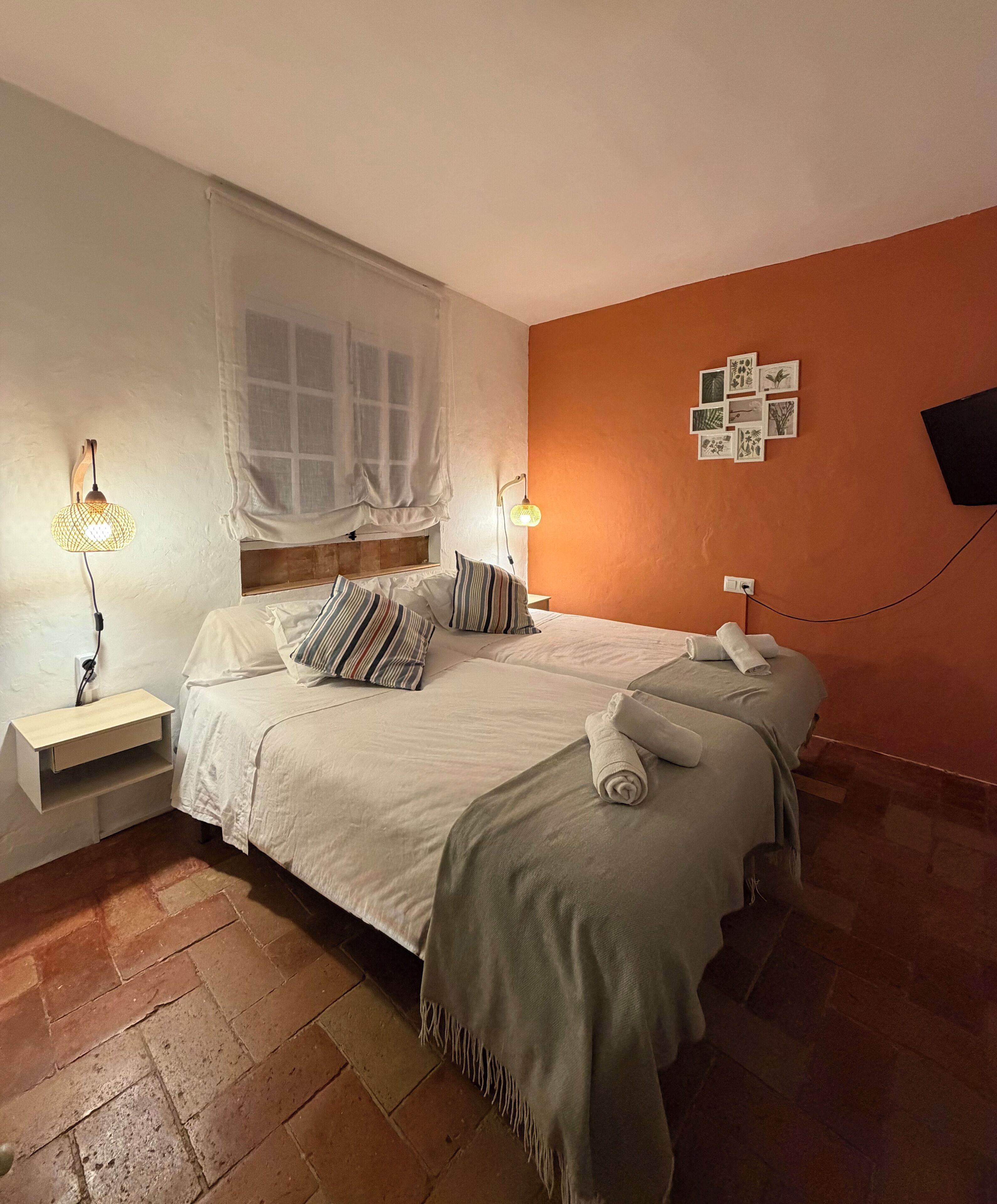 2 dormitorios, tabla de planchar con plancha, wifi gratis y ropa de cama