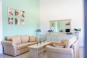 Smart TV, stereo - Violetta - Nature's Palace with private pool & view (Prasies)