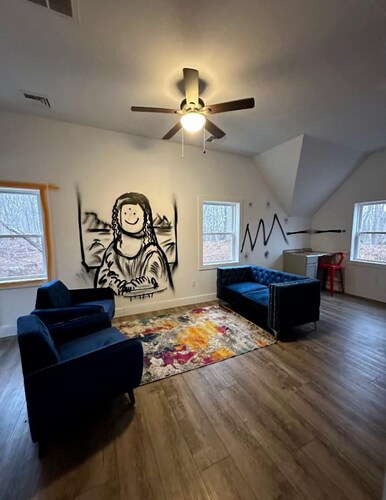 THE ARTIST’S LOFT- Peaceful 1-bedroom apartment in lovely Red Hook with AC, WiFi