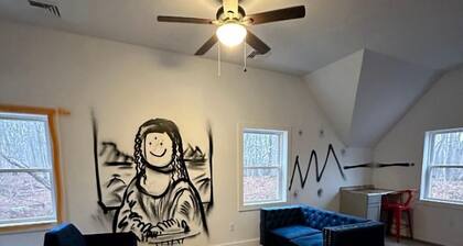 THE ARTIST’S LOFT- Peaceful 1-bedroom apartment in lovely Red Hook with AC, WiFi
