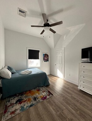 1 bedroom, desk, free WiFi