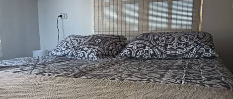 1 bedroom, bed sheets