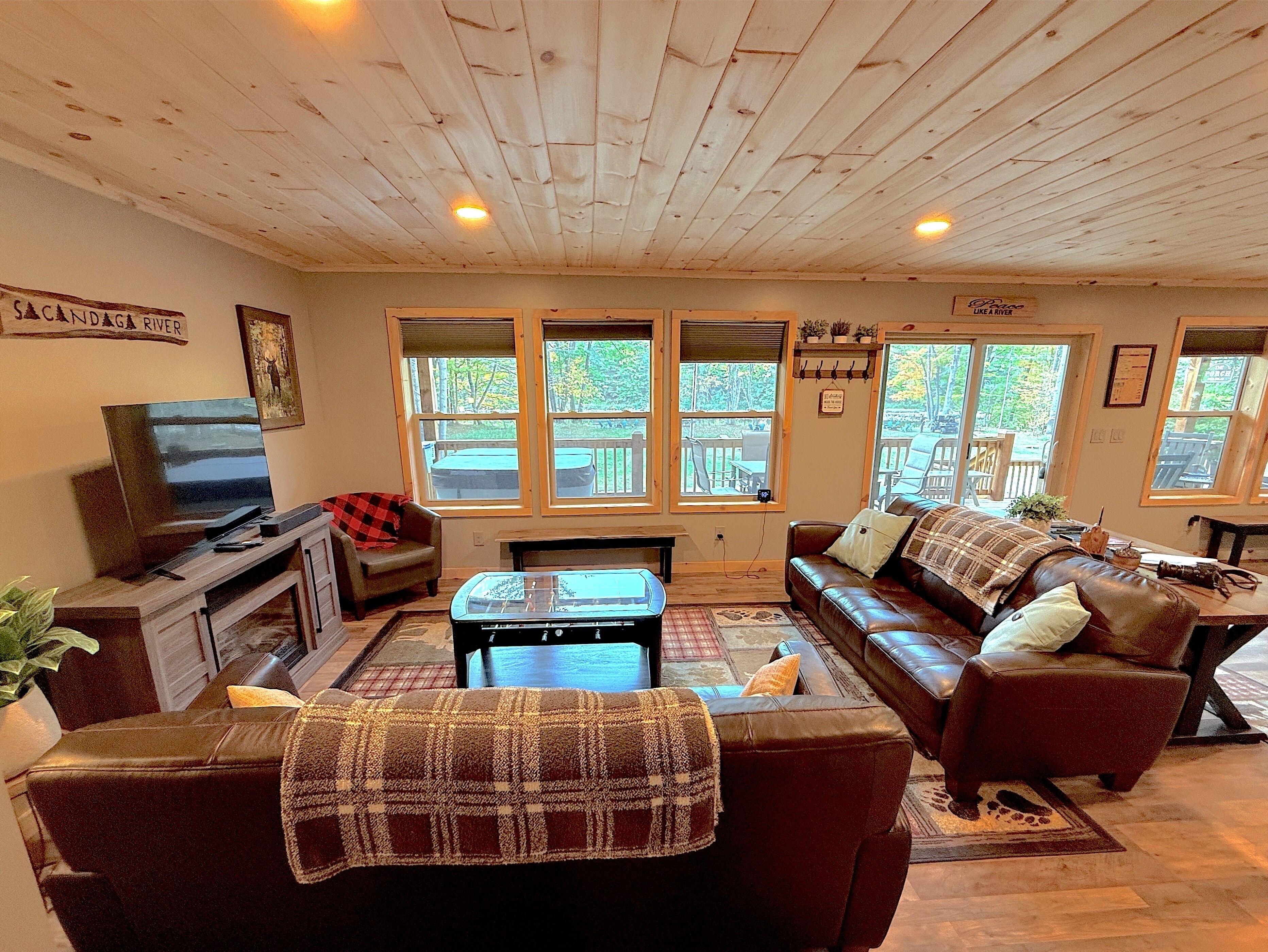 Älytelevisio, pöytäjalkapallopöytä, stereot