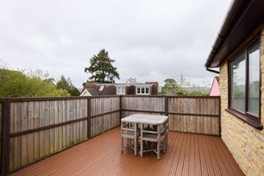 House (5 Bedrooms) | Balcony