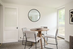 Rumah (5 Bedrooms) | Makan di kamar