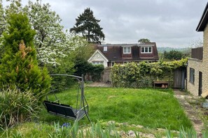 Garden - The Oxford Garden House - Spacious 5-bed Oxford Home With Garden & Balcony (Oxford)