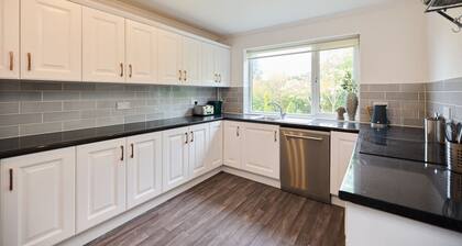 The Oxford Garden House - Spacious 5-bed Oxford Home With Garden & Balcony