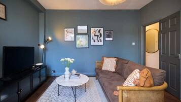 House (2 Bedrooms) | Living area