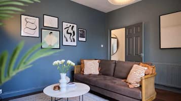 House (2 Bedrooms) | Living area