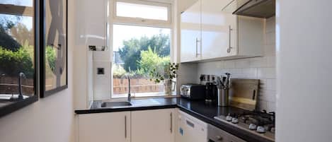 House (2 Bedrooms) | Private kitchen | Fridge, oven