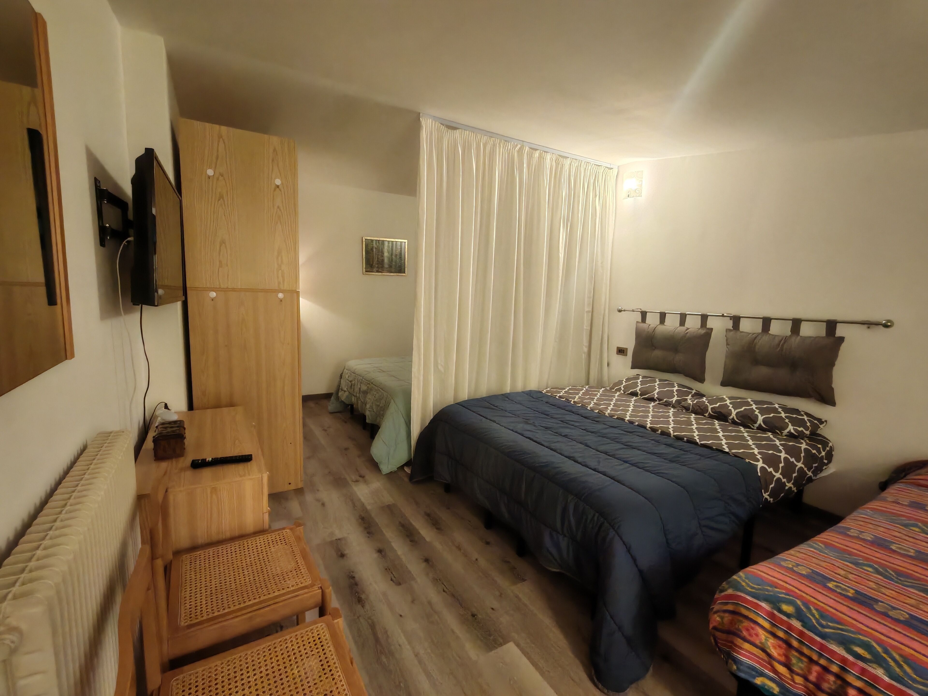 1 多间卧室、床单