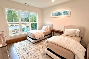 9 Schlafzimmer, Schreibtisch, Bügeleisen/Bügelbrett, WLAN