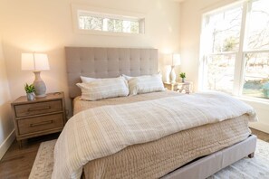 Desk, iron/ironing board, WiFi, bed sheets