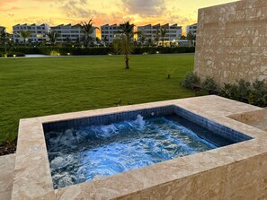 Outdoor spa tub
