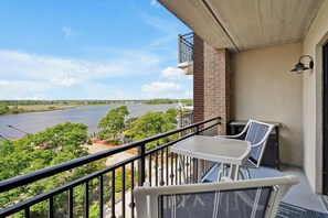 Property grounds - The View! On Water Street! Free parking. (Wilmington)