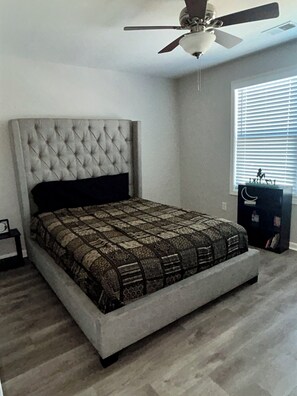 5 habitaciones, tabla de planchar con plancha, wifi y ropa de cama 