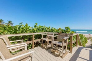 Property grounds - Beachfront Indialantic Retreat | 1 King Bed | Near Cocoa Beach (Indialantic)