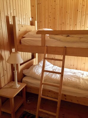 6 bedrooms, bed sheets