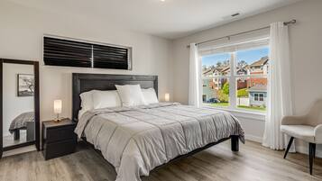 4 bedrooms, desk, iron/ironing board, free WiFi