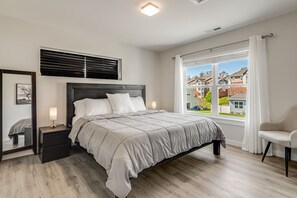 4 slaapkamers, een bureau, een strijkplank/strijkijzer, gratis wifi