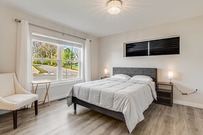 4 bedrooms, desk, iron/ironing board, free WiFi