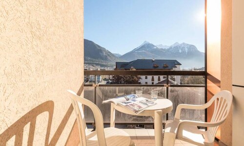 2 Rooms for 6 People