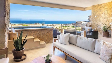 Smart TV. Luxury 4BR PH in Quivira - Jacuzzi, Views, Golf