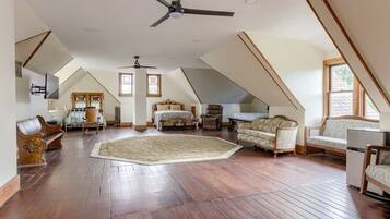 6 Schlafzimmer, Schreibtisch, Bügeleisen/Bügelbrett, WLAN