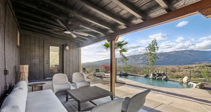 The Grand Horizon; off-grid AZ estate home with sparkling pool