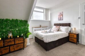 2 chambres, fer et planche à repasser, Wi-Fi, draps fournis
