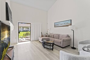 TV, fireplace - La Quinta Resort private residences, walk to La Quinta Resort! (La Quinta)