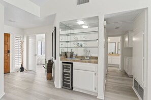 冰箱、微波炉、烤箱、炉灶