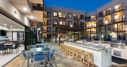 Elegant 1BR at 300 Railway w Pool, Gym & BBQ Area