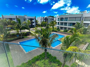 Loftsleilighet – president, bassengutsikt | 2 soverom, safe på rommet, skrivebord og skrivebord for bærbar PC