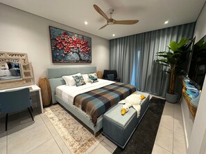 Presidential Çatı Katı Süiti (Penthouse), Havuz Manzaralı | 2 yatak odası, odada kasa, masa, dizüstü bilgisayar çalışma alanı 