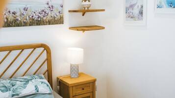 2 bedrooms, iron/ironing board, free WiFi