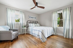 3 chambres, fer et planche à repasser, Wi-Fi, draps fournis