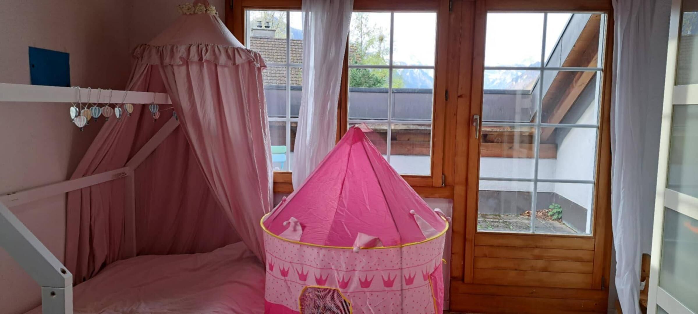 House | 3 bedrooms, iron/ironing board, free WiFi, bed sheets