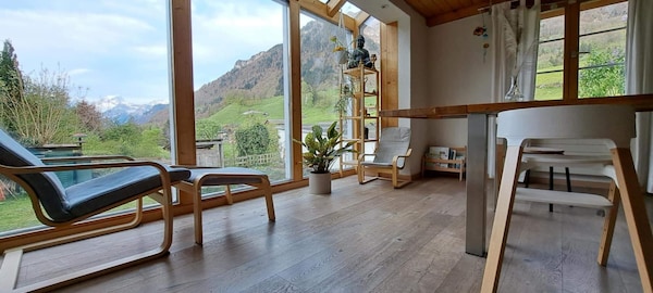 Alpine Chalet With Mountain Views & Tranquillity - Kanton Glarus