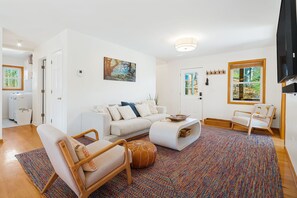 Smart-TV, peis og bøker