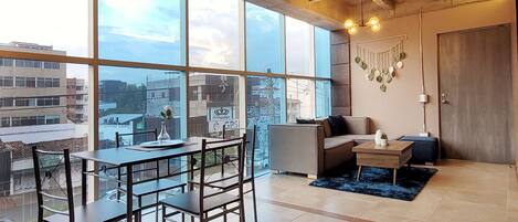 Apartment, 2 Bedrooms | Dining room