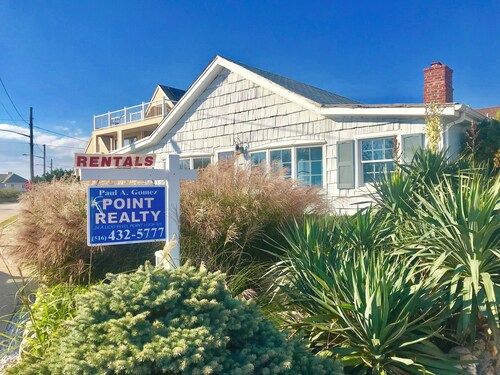 Charming 3-bedroom Steps from Beach in Point Lookout
