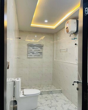 Family Apartment, Balcony, City View | Bathroom