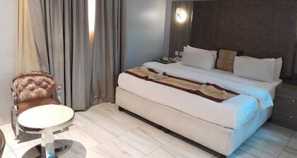 Villa Maxili Hotel and Apartment