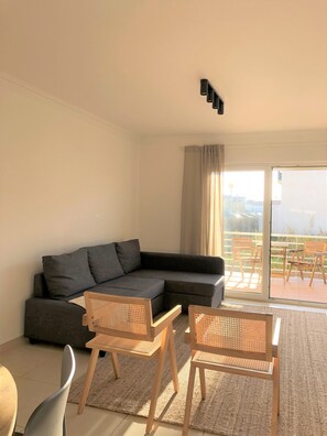 Living area - Sea Avenue House (center Baleal - Surfboard included) (Ferrel)